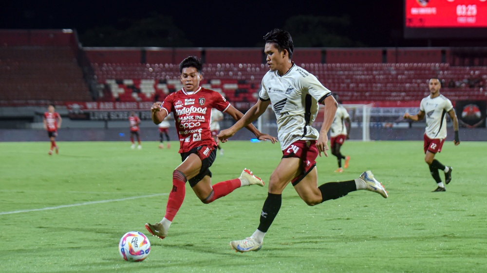 PSM Makassar bersiap menghadapi pertemuan sengit melawan Bali United FC di pekan ke-30 BRI Liga 1 2024/25.