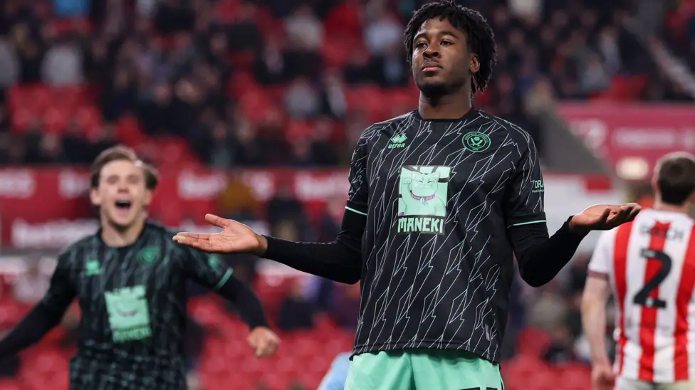 Sheffield United meraih kemenangan penting atas Stoke City dalam laga sengit yang membuat Potters semakin dalam di zona merah degradasi.