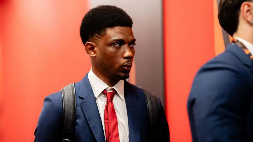 Insiden tak terduga terjadi saat Manchester United melakukan tur pramusim, Amad Diallo diketahui melakukan gestur tidak pantas.