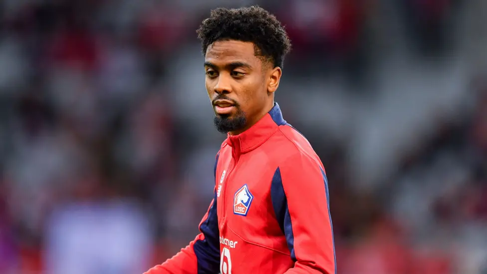 Angel Gomes resmi mengakhiri petualangannya di Prancis setelah empat musim membela Lille, dan membuka pintu untuk kembali ke Premier League.