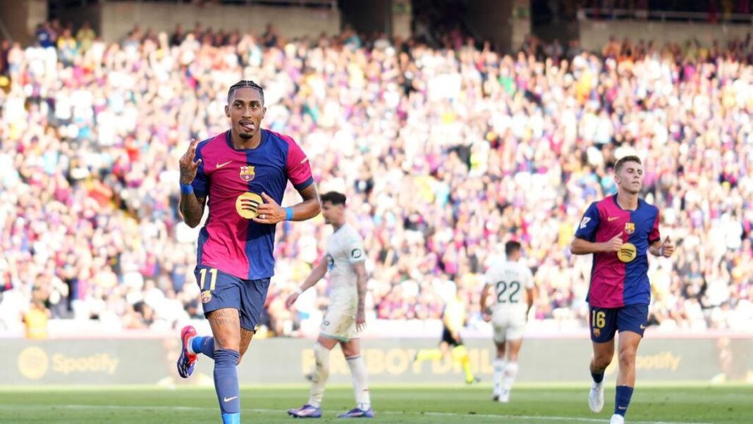 Barcelona berhasil menjaga puncak klasemen setelah berhasil mengalahkan Real Valladolid dengan skor tipis 1-2.