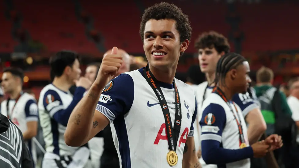 Brennan Johnson mungkin tidak akan melupakan malam di Bilbao ini seumur hidupnya, kala ia menjadi penentu kemenangan Tottenham.