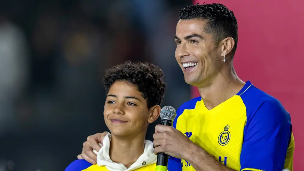 Kabar menggembirakan datang dari keluarga Cristiano Ronaldo, setelah sang anak dipanggil ke timnas Portugal U-15.