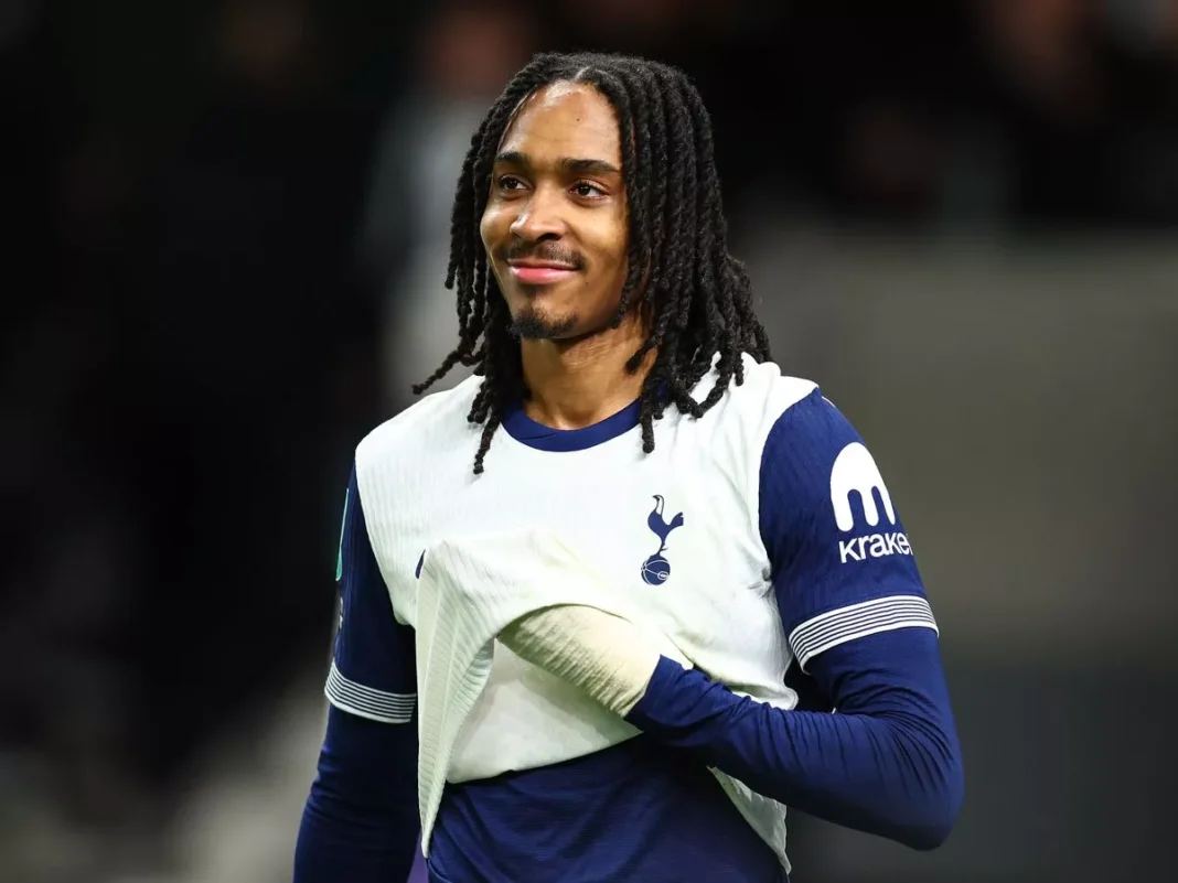 Full-Back Tottenham, Djed Spence sering digambarkan sebagai sosok yang 