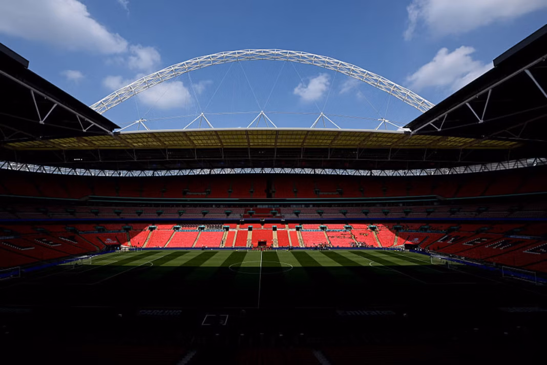 Asosiasi Sepak Bola Inggris (FA) mengumumkan perubahan kebijakan signifikan yang melarang transgender bermain di kompetisi sepak bola wanita.