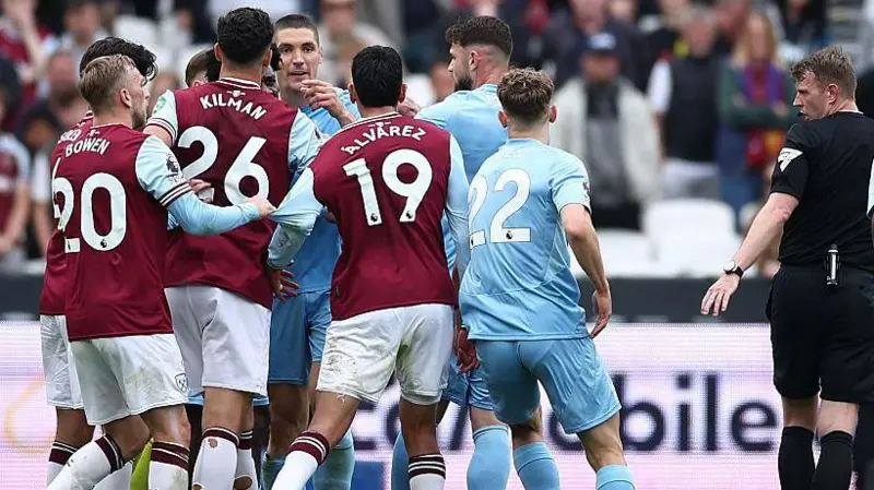 Persatuan Sepak Bola Inggris (FA) resmi mendakwa West Ham United dan Nottingham Forest menyusul insiden kericuhan saat keduanya bertemu.