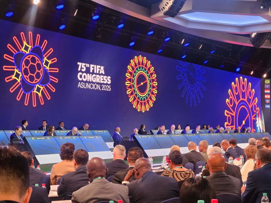 Di tengah hiruk-pikuk kota Asuncion, Paraguay, Kongres FIFA ke-75 berlangsung dengan atmosfer yang penuh antusiasme.