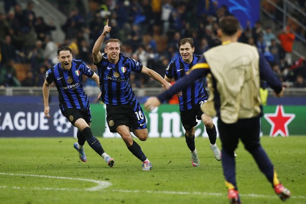 Inter Milan secara mengejutkan berhasil melakukan comeback saat melawan Barcelona dan mengunci satu tempat di babak final.