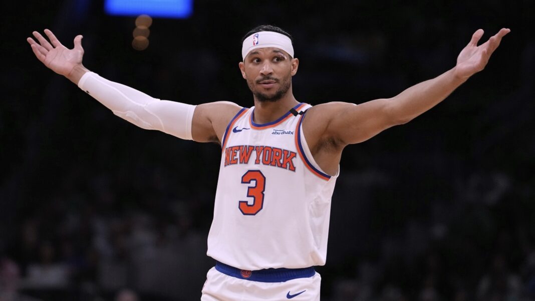 New York Knicks mencatat sejarah dengan mengalahkan Boston Celtics 119-81 dalam pertandingan keenam babak play-off NBA.