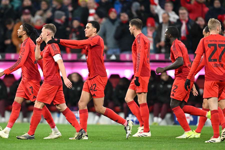 Hasil imbang 3-3 melawan RB Leipzig sukses membuat Bayern Munich keluar sebagai juara di Bundesliga 2024/25.