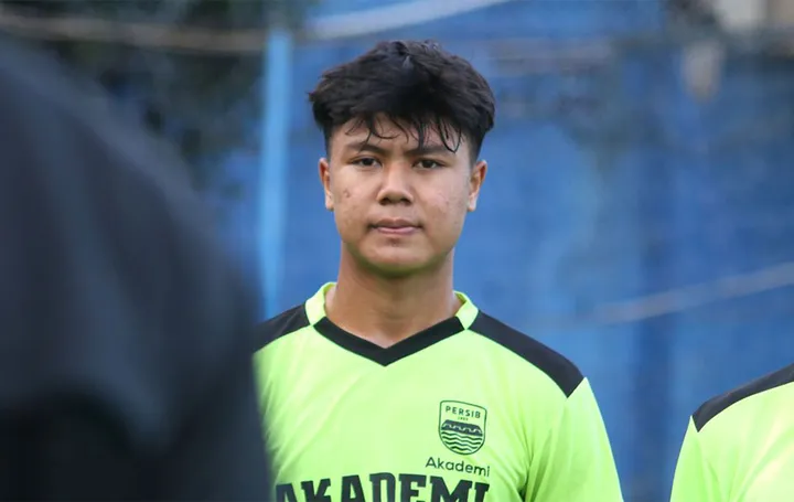 Setelah membawa timnas U-17 Indonesia lolos ke Piala Dunia U17 2025, Nazriel Alvaro segera bergabung dengan skuad Persib Bandung.
