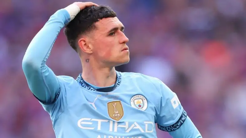 Gelandang Manchester City, Phil Foden, mengungkapkan bahwa ia mengalami kesulitan besar musim ini akibat berbagai persoalan di luar lapangan.