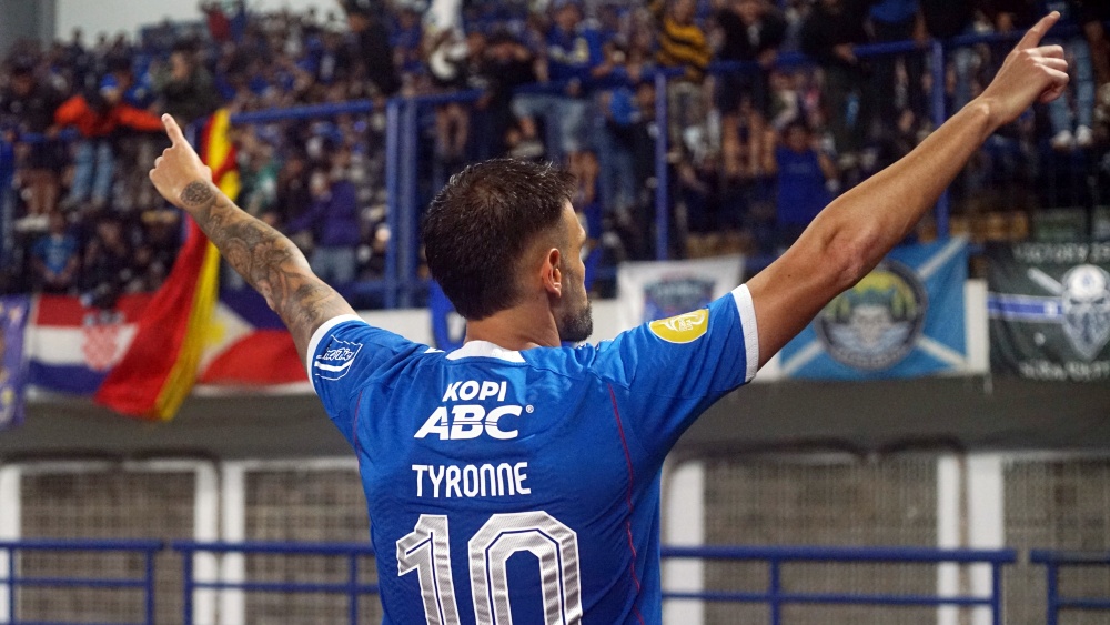Gelandang Persib Bandung Tyronne del Pino menunjukkan sikap profesional yang patut diacungi jempol oleh banyak orang.