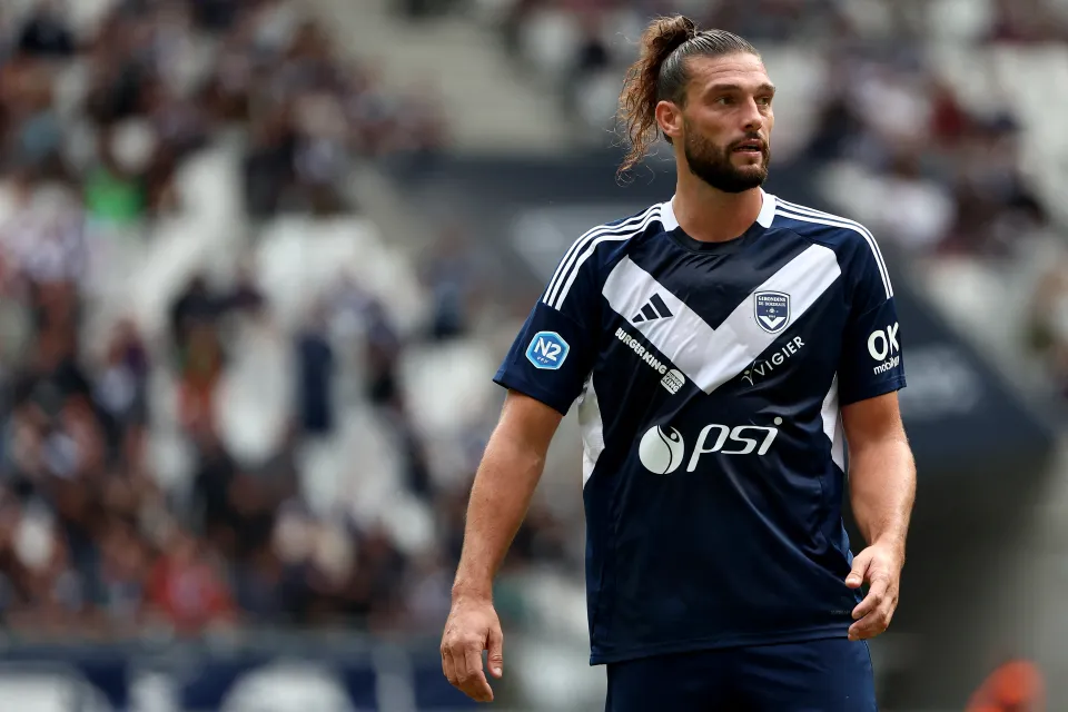 Eks penyerang Liverpool dan timnas Inggris, Andy Carroll, resmi mengakhiri kerjasamanya dengan klub asal Prancis, Bordeaux.