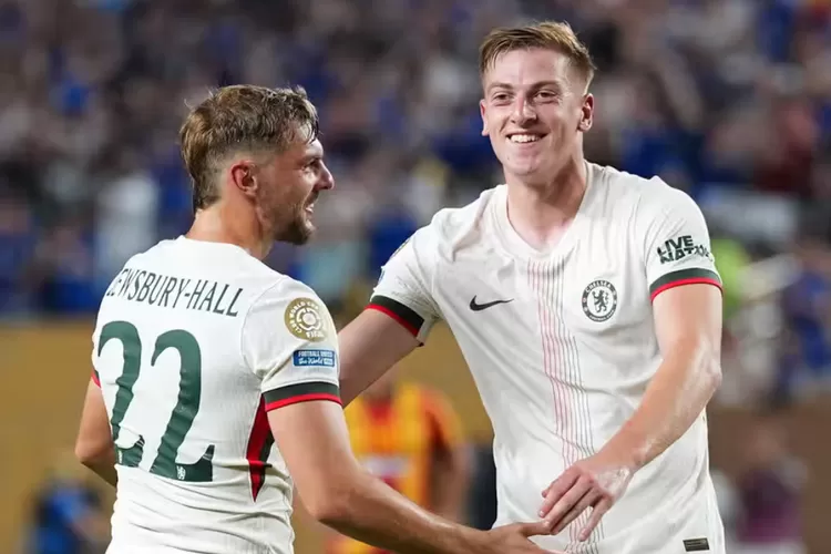 Chelsea masih terlalu tangguh untuk tim asal Maroko, ES Tunis setelah mereka menang dengan skor cukup meyakinkan 0-3.