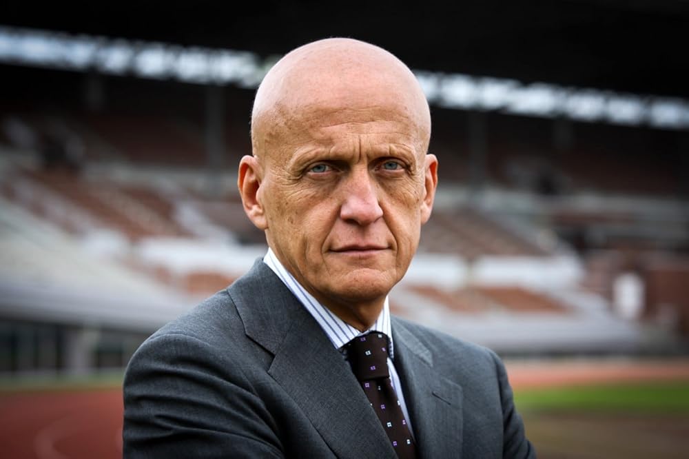 Ketua Komite Wasit FIFA Pierluigi Collina menekankan pentingnya keberanian wasit dalam mengambil keputusan offside.