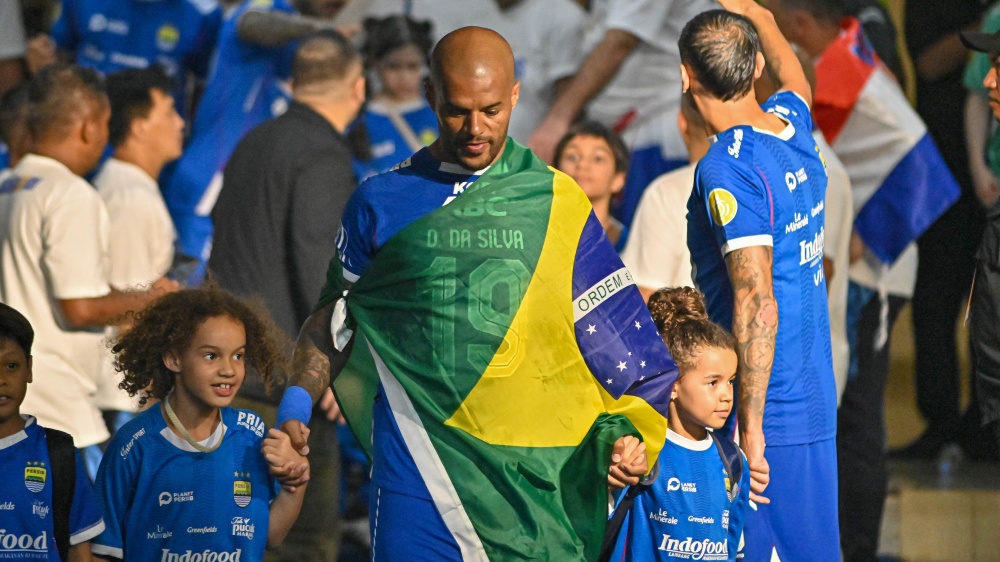 Persib Bandung harus melepas salah satu legenda terbesarnya, David da Silva (DDS), setelah tiga setengah musim penuh prestasi.