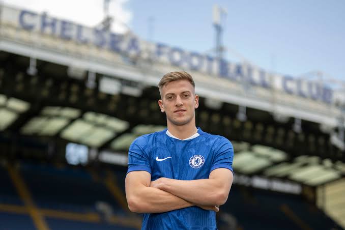 Enzo Maresca, manajer Chelsea, menyampaikan keyakinannya yang besar terhadap bakat Liam Delap, penyerang muda yang baru saja diboyongnya.