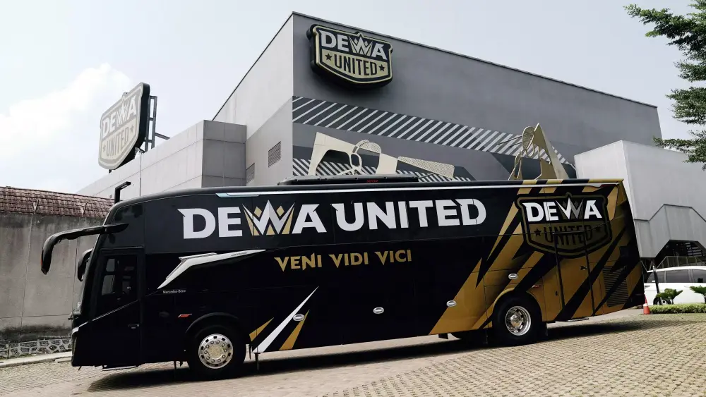 Komitmen Dewa United dalam membangun klub berkelas internasional kembali dibuktikan melalui peluncuran dua unit bus mewah.