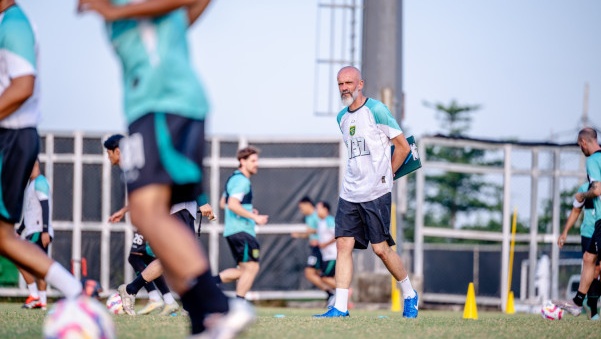 Persebaya Surabaya sudah menjalani latihan dengan semangat baru dan jajaran pemain yang mulai lengkap guna menatap musim depan.