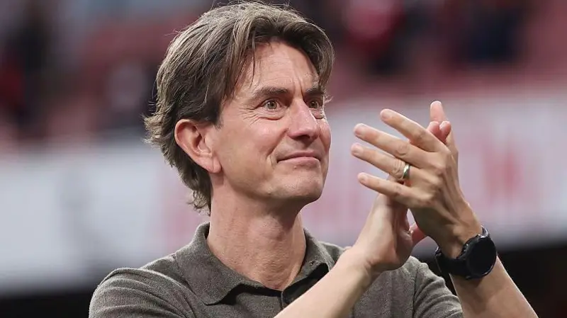 Thomas Frank dikenal sebagai pelatih yang cerdik dalam membaca permainan lawan dan mencari solusi taktis pada pertandingan.