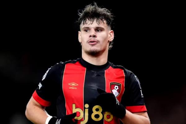 Klub raksasa Inggris Liverpool terus menunjukkan keseriusannya di bursa transfer musim panas ini dengan merekrut bek kiri muda Milos Kerkez.