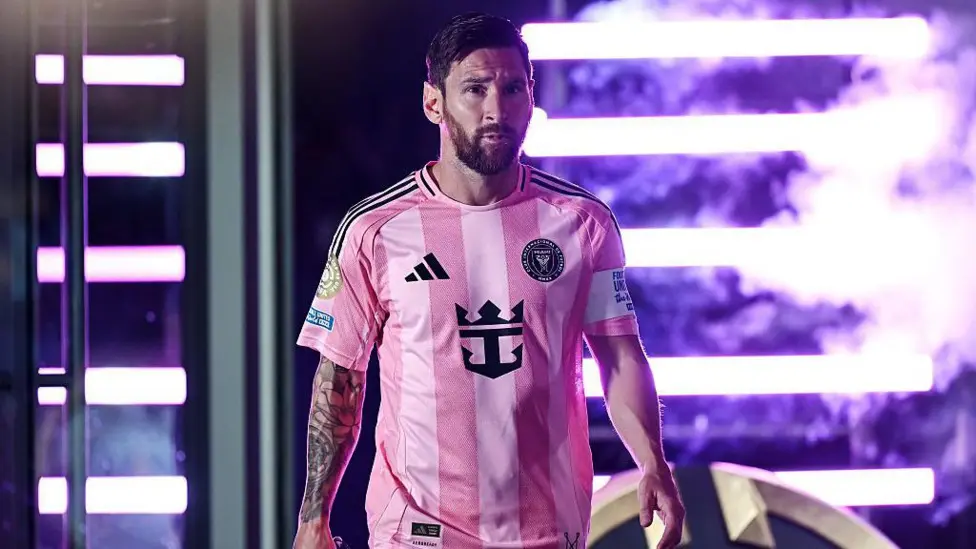 Lionel Messi mengakhiri penampilan terakhirnya di ajang internasional dengan hasil yang tidak sesuai harapan, tetapi tetap menjadi sorotan.