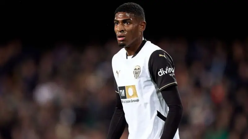 Klub Liga Premier, Arsenal, dikabarkan sedang menjajaki transfer bek muda Cristhian Mosquera dari Valencia.