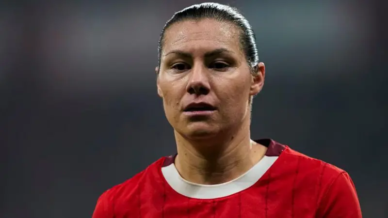 Penyerang timnas Swiss Ramona Bachmann terpaksa absen di Euro 2025 setelah mengalami cedera lutut krusial saat menjalani sesi latihan.