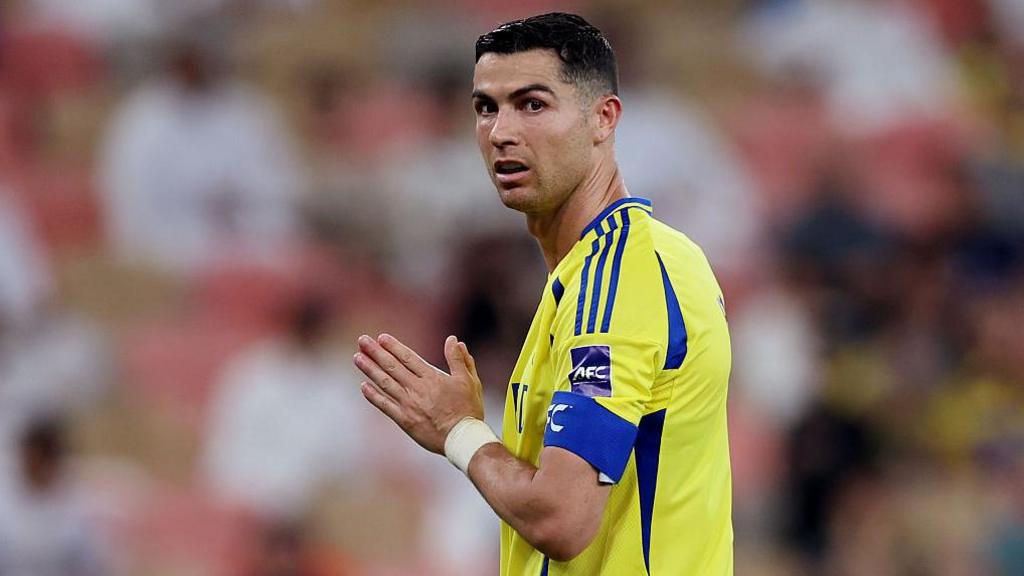 Cristiano Ronaldo memastikan kelanjutan kariernya di Arab Saudi dengan menandatangani perpanjangan kontrak dua tahun bersama Al-Nassr.