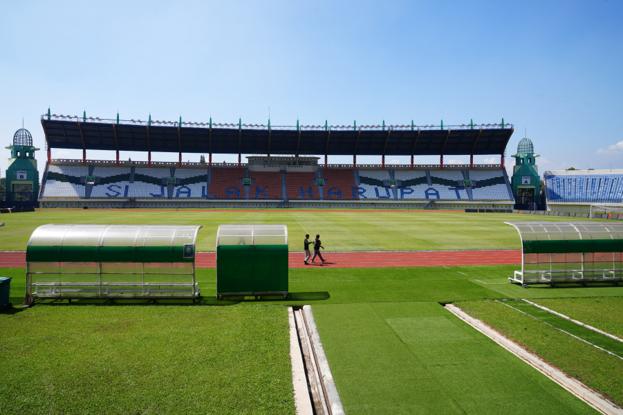 Panitia penyelenggara Piala Presiden 2025 melakukan inspeksi mendalam di Stadion Si Jalak Harupat, Bandung.
