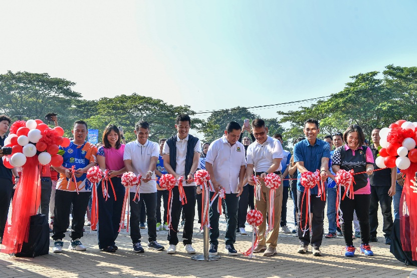 Wamenpora, Taufik Hidayat bersama Ketua Umum PBSI Fadil Imran meresmikan GOR Bulutangkis .Pusdik Lantas Smash