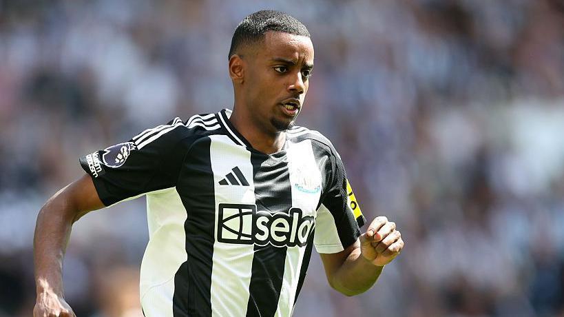 Newcastle United terpaksa berangkat ke Asia tanpa penyerang andalan mereka Alexander Isak dalam rangkaian pertandingan pramusim.