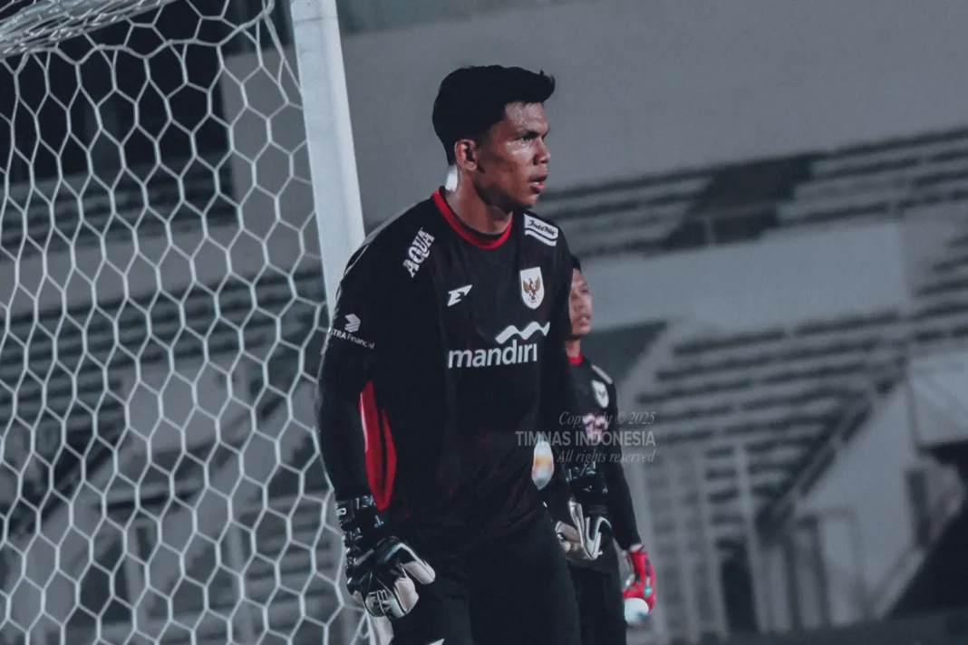 Lahir di Karawang pada tahun 2003, Cahya Supriadi meniti karier dari akar rumput sepak bola nasional, yakni SSB Tunas Pupuk Kujang Cikampek.