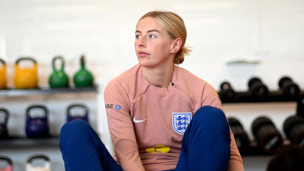 Chloe Kelly sempat memikirkan untuk meninggalkan sepak bola, sementara Hannah Hampton sempat tersingkirkan dari timnas Inggris.