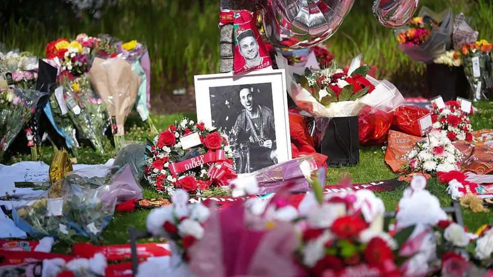 Liverpool secara resmi mengungkap rencana pembangunan monumen permanen untuk mengenang Diogo Jota dan Andre Silva di Anfield.
