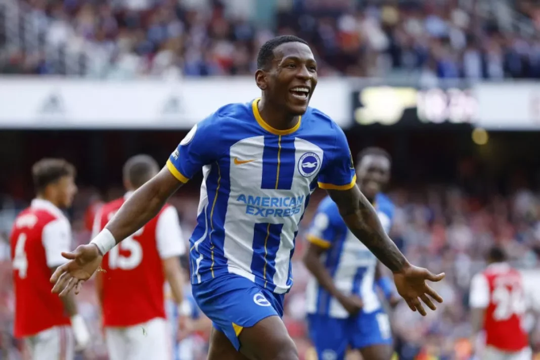 Pemain belakang Ekuador Pervis Estupinan resmi memperkuat AC Milan setelah meninggalkan Brighton & Hove Albion.
