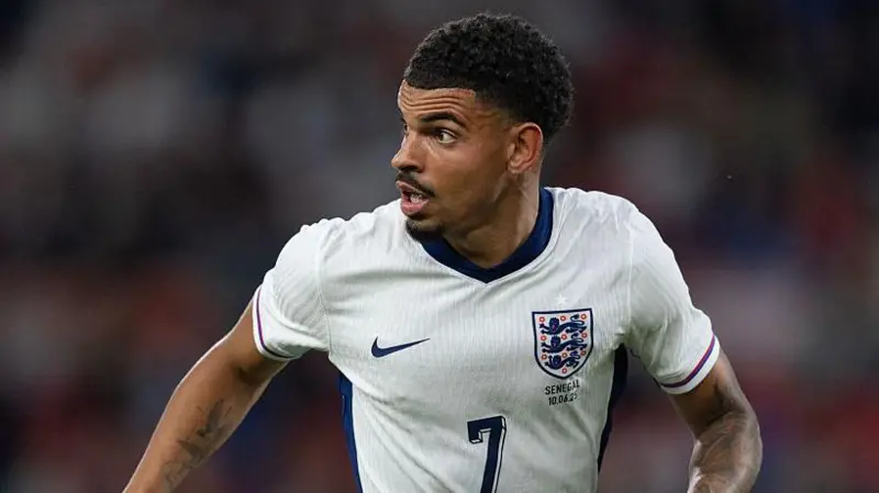 Gelandang Nottingham Forest Morgan Gibbs-White akan menjalani pemeriksaan medis di Tottenham pada hari Jumat.