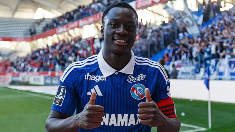 The Black Cats membuat gebrakan besar di bursa transfer dengan mendatangkan gelandang Senegal Habib Diarra dari Strasbourg.