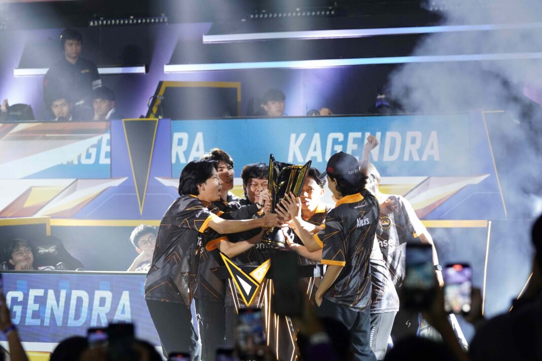 Kagendra Mengangkat Piala FFNS 2025 Fall