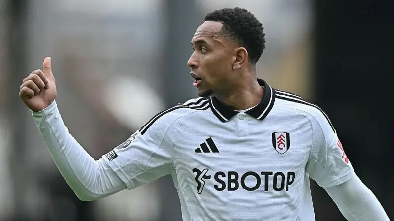 Spekulasi mengenai masa depan Kenny Tete akhirnya berakhir di Fulham akhirnya terjawab, Everton harus gigit jari.