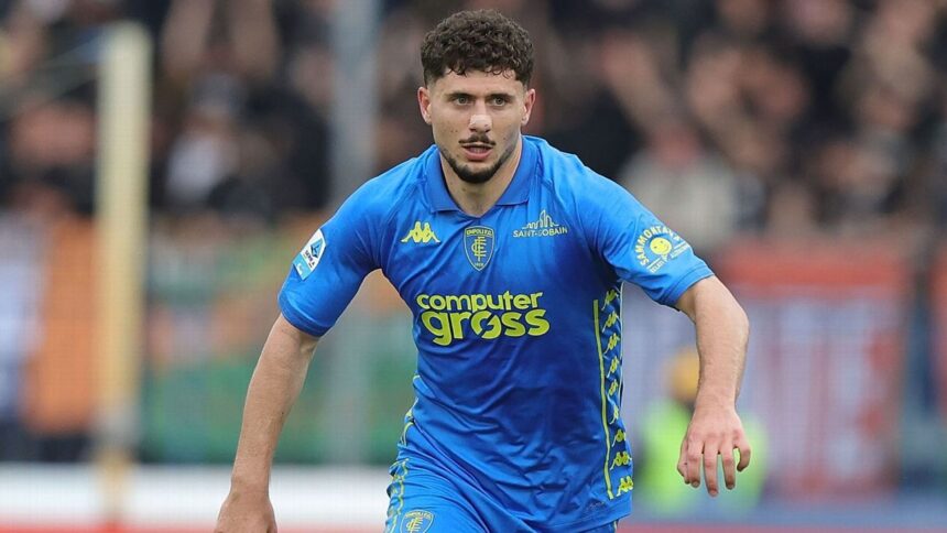 Wrexham membuat gebrakan dengan merekrut bek Liberato Cacace dari Empoli dengan mecatatkan rekor transfer klub.