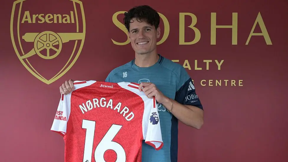 Arsenal resmi mengamankan tanda tangan gelandang Denmark Christian Norgaard dari Brentford dalam kesepakatan senilai total £15 juta.