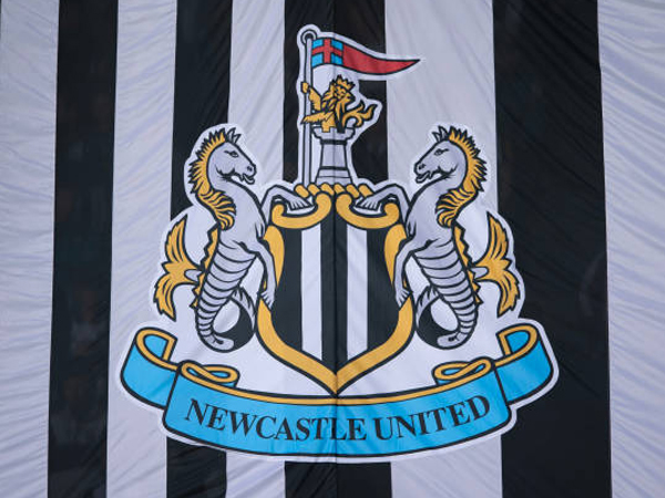 Newcastle United terpaksa menarik video promosi jersey ketiga mereka setelah menuai kritik karena menampilkan simbol yang kontroversial.