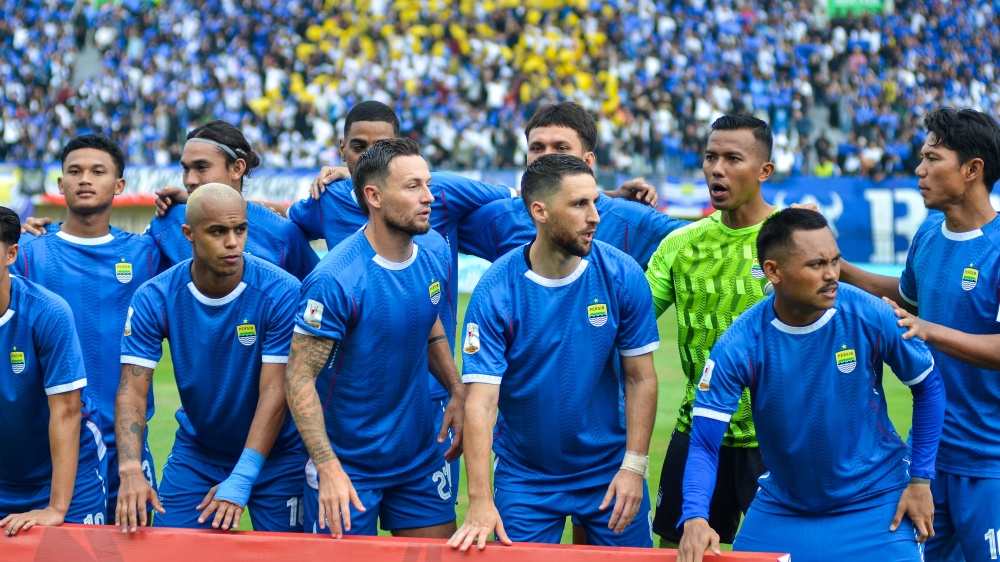 Tim juara bertahan Persib Bandung punya banyak wajah baru di skuat musim ini, ada 12 rekrutan anyar, dan empat pemain dari tim akademi.