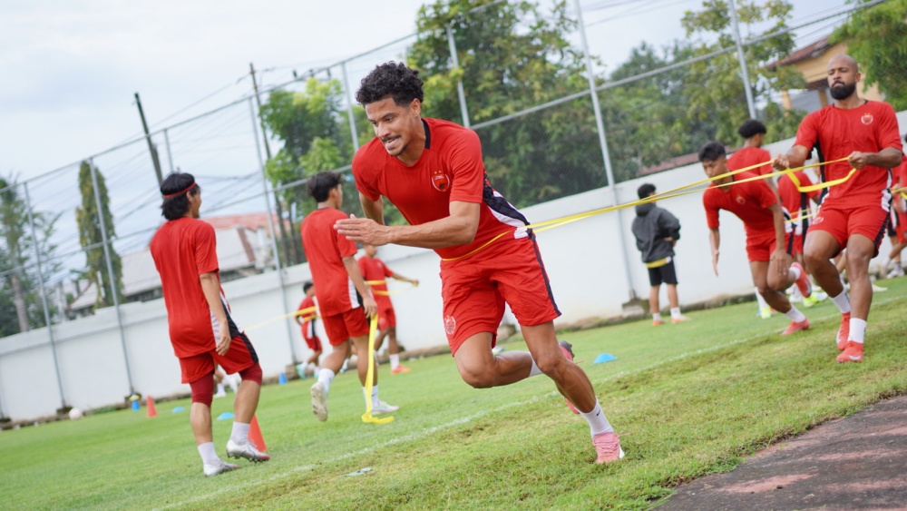 PSM Makassar memulai persiapan Liga 1 2025/26 dengan menggelar latihan perdana yang diikuti oleh 32 pemainnya.