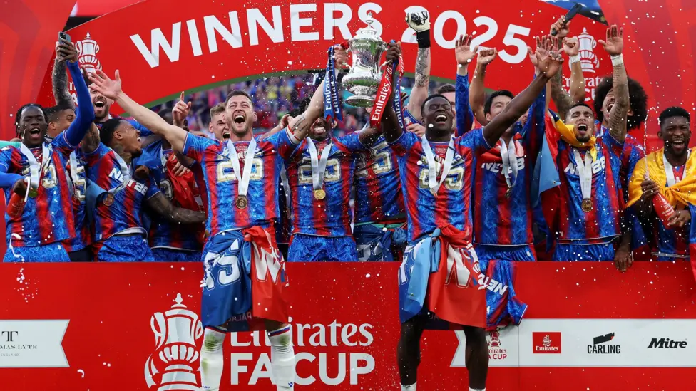 Badan sepak bola Eropa, UEFA, secara resmi mengumumkan penurunan Crystal Palace dari Liga Europa ke Liga Konferensi untuk musim depan.