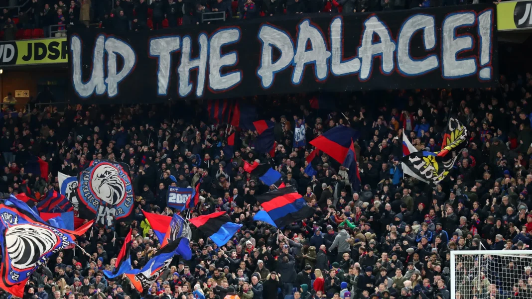 Aksi protes besar-besaran mewarnai Selhurst Park saat ratusan pendukung Crystal Palace menyuarakan kekecewaan atas keputusan UEFA.