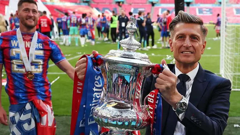 Situasi pelik tengah melanda Crystal Palace menyusul penundaan berkepanjangan keputusan UEFA soal partisipasi mereka di Liga Europa.