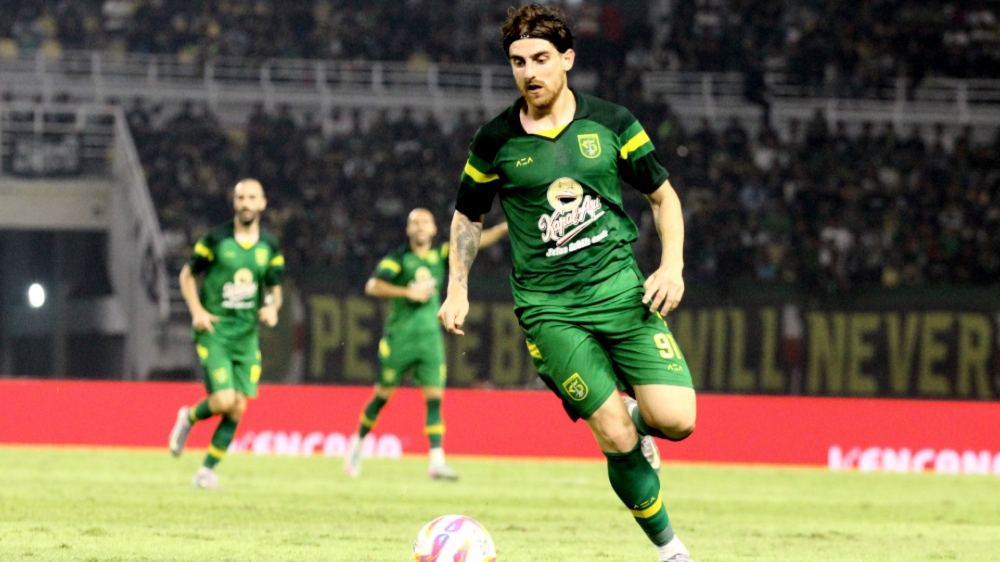 Di bawah komando pelatih kepala Eduardo Perez, Persebaya Surabaya terus mematangkan persiapan menjelang bergulirnya Super League 2025/26.